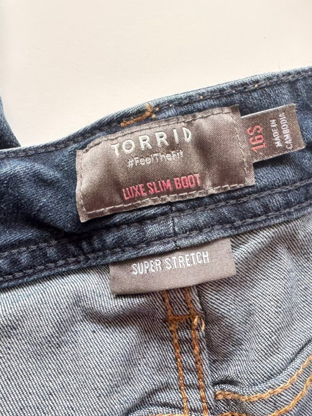 Torrid Luxe Slim Boot Jeans Mid Blue Wash Mid Rise Short sz 16S - Picture 4 of 5